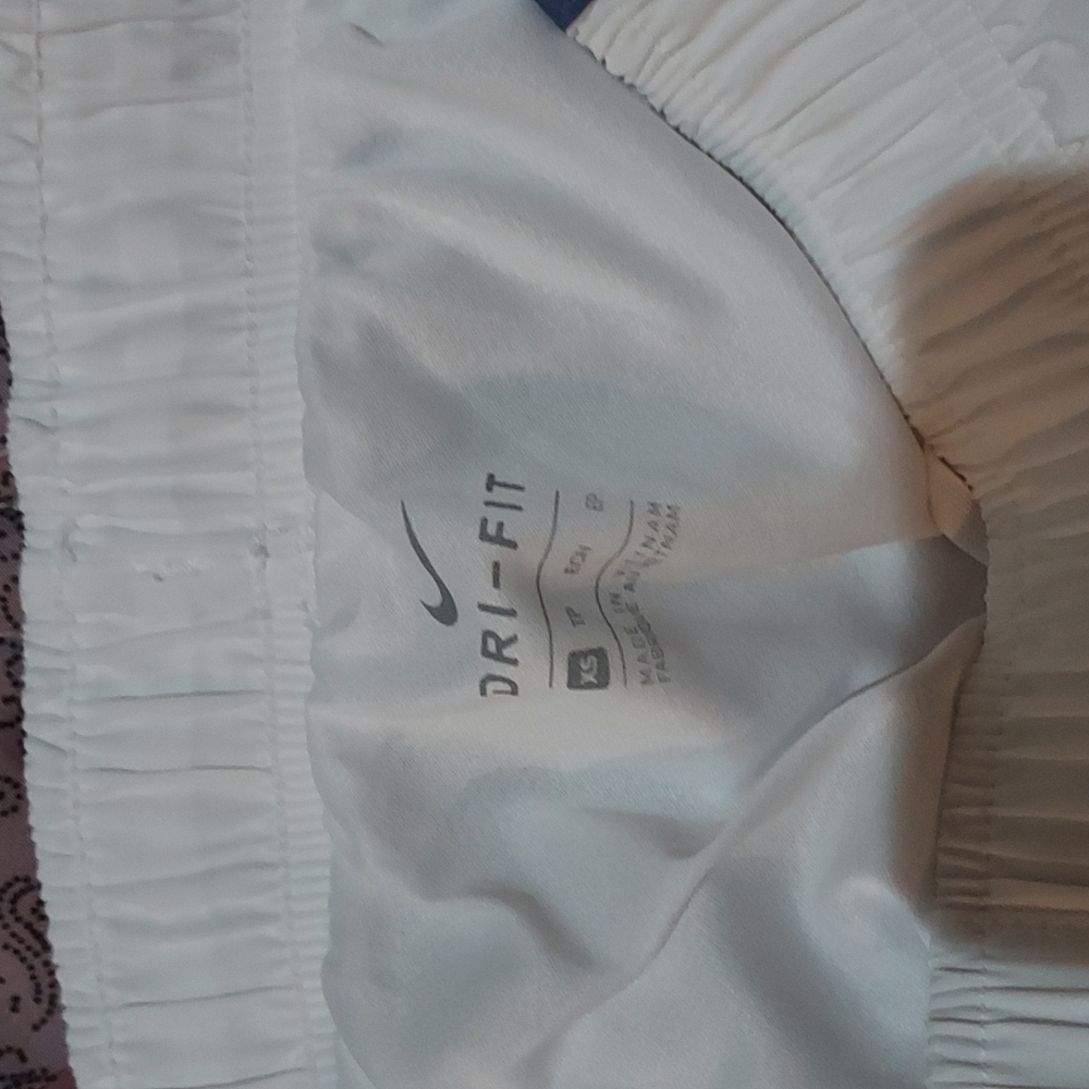 Nike sports shorts - Picture 3 of 5